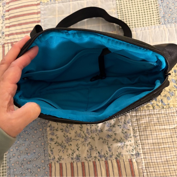 NWT, Rareform Large Zion Sling Bag - Picture 2 of 5